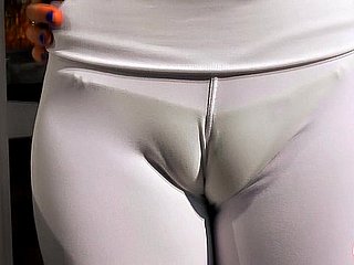 Dazzling grote natuurlijke tieten n Enorme CAMELTOE, Blonde Latin Teen!