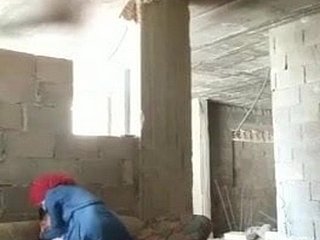 saudara tiri dan saudara Pakistan kacau di halaman mereka