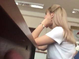 研究所で