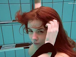 Der heißeste Unterwasserporno mit Vesta