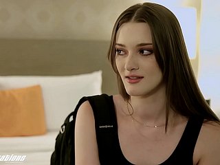 Nowe wrażenia - błąd w hotelu Punchinello ssany i pieprzony kutas (Olivia Madison)