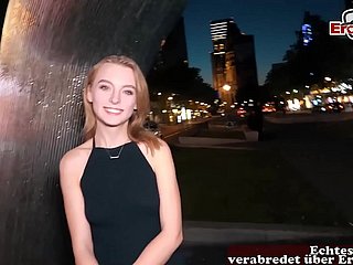 Śliczna niemiecka auric nastolatka z małymi cyckami na prawdziwym kurwa