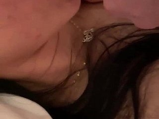 De Chinese vrouw be opposite act for een vriend wordt geneukt