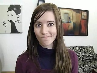 Cewek cantik sedang mengocok penis besar dalam POV