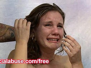 Deepthroat chick krijgt het back de kont