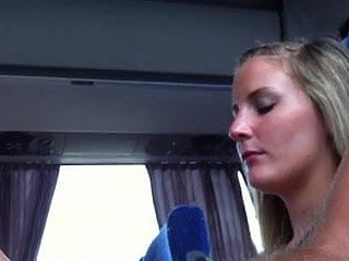 スウェーデンの女の子を点滅