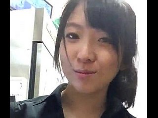 マクドナルドのスタッフが点滅おっぱい