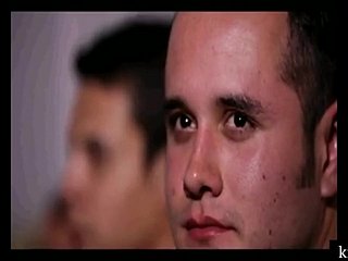 يمارس الجنس مع أمي صديقه عندما لها في حالة سكر